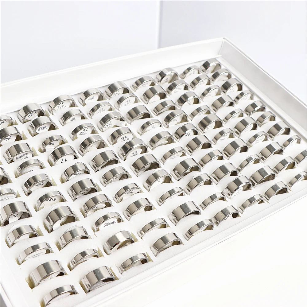 Bagues en acier inoxydable mixte sobre et élégant.