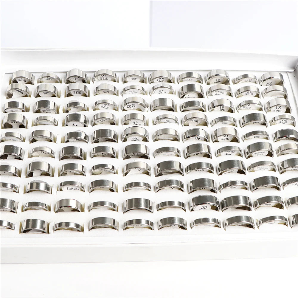 Bagues en acier inoxydable mixte sobre et élégant.