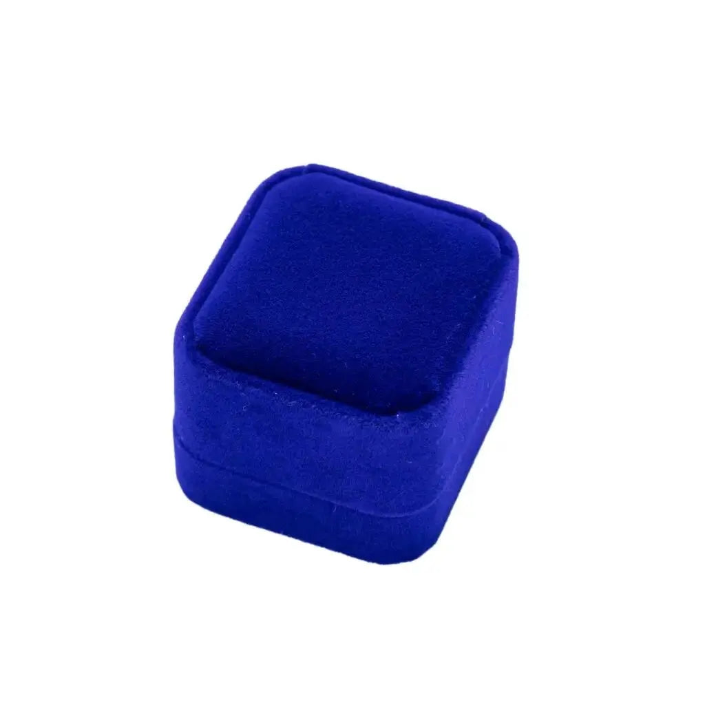 Écrin à bague en velours.