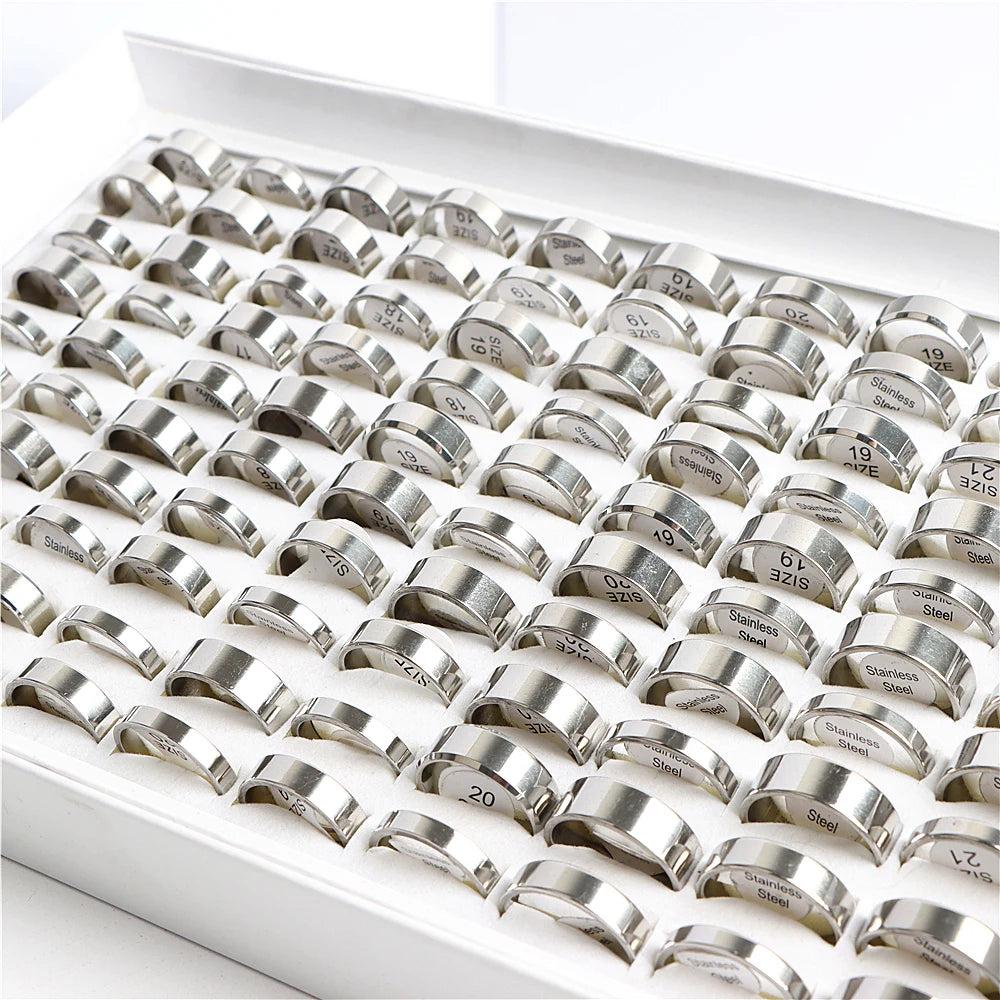 Bagues en acier inoxydable mixte sobre et élégant.