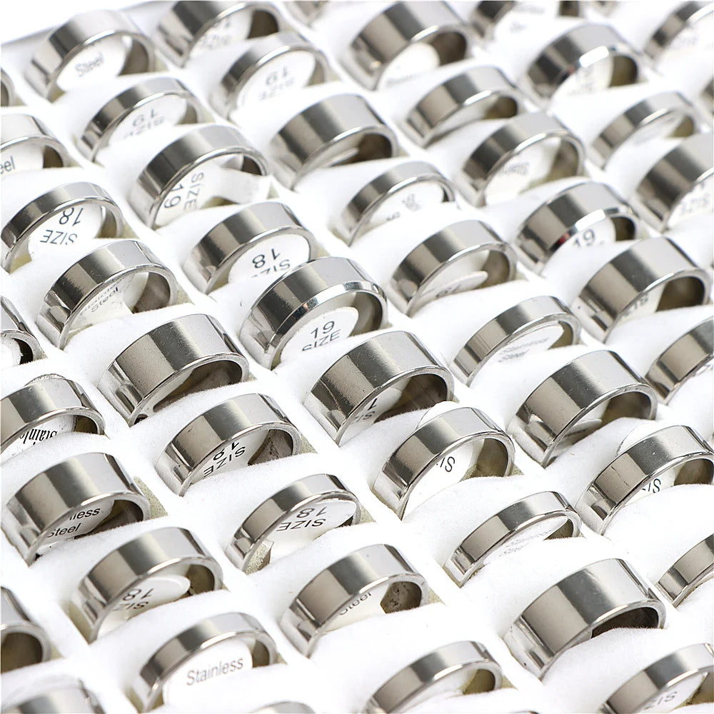 Bagues en acier inoxydable mixte sobre et élégant.